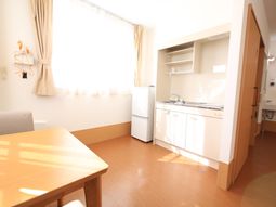 明るい居室の一角