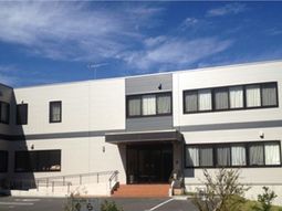 広々とした明るい外観