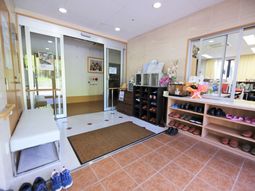 エントランスの応接風景