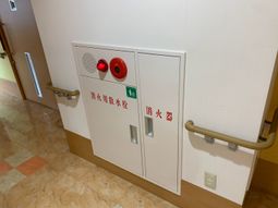 消火設備のある廊下  