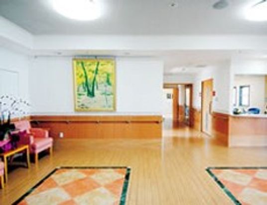 ゆったりとした待合室の風景