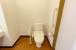 バリアフリー対応のトイレ