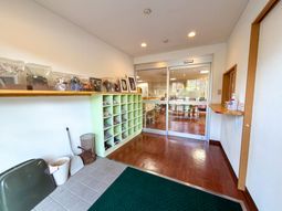 シューズラックのある入口