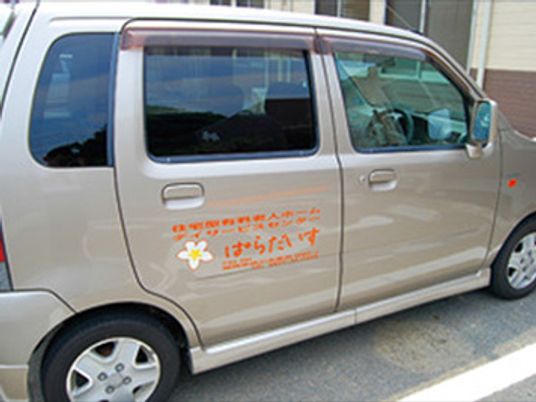 配送車両の側面ビュー
