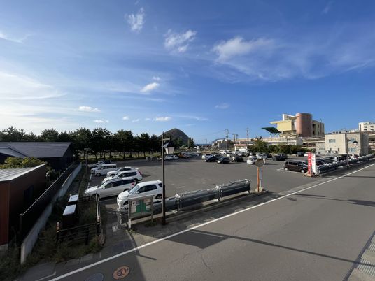 広々とした駐車スペース