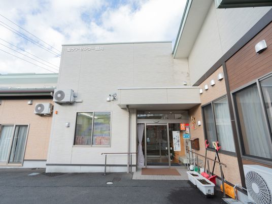 落ち着いた雰囲気のエントランス
