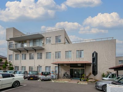 広々とした施設の外観