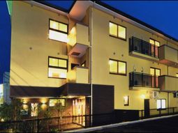 夜の建物外観照明