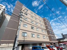 都市型多階層建物の外観