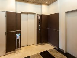 エレベーター前の通路