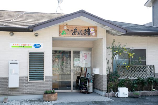 花壇のあるエントランス