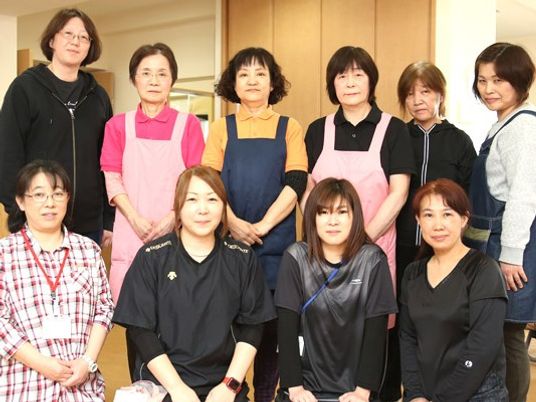 スタッフ集合の室内  