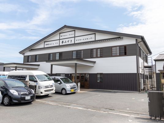 施設の外観の全景