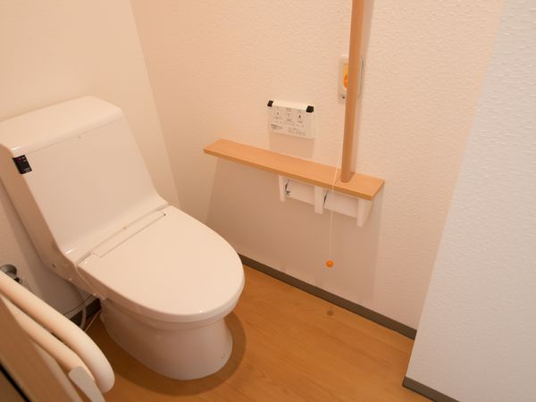 バリアフリー設計のトイレ