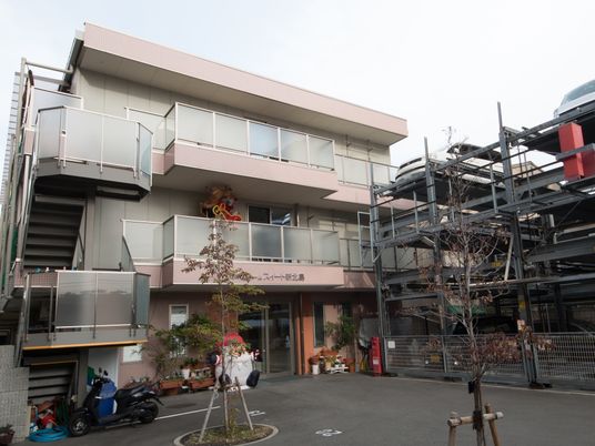 中庭付き建物外観