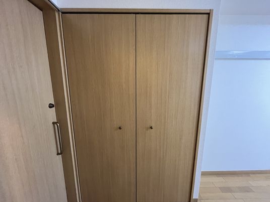 木製扉のクローゼット