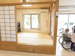 明るい和室と利用者