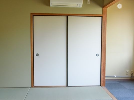 和室の襖とエアコン