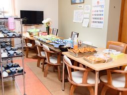 和やかな食事の場