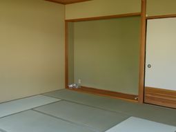 落ち着いた色の和室