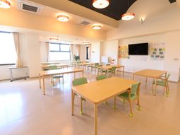 明るい食堂の様子