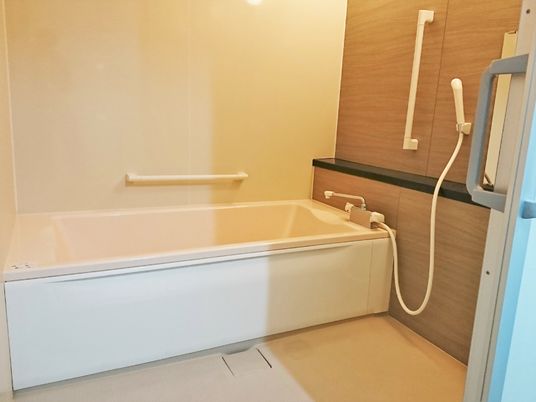 バリアフリーの浴室設備