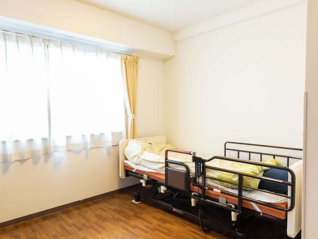 明るい居室 居室 自然光がたっぷり差し込む居室です。窓際でリラックスできる空間が広がっています。