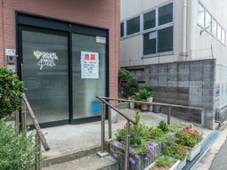 花壇ある入口  
