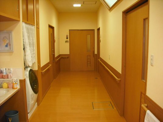 働きやすい施設の廊下
