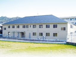 平屋建ての広々とした外観