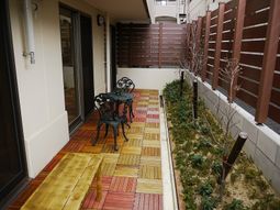 中庭の休憩スペース