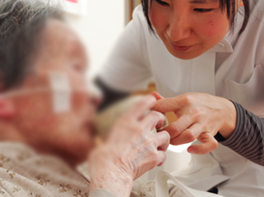 親切に対応するスタッフ