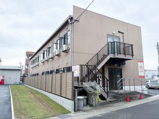外階段のある建物