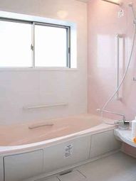 明るい清潔な浴室