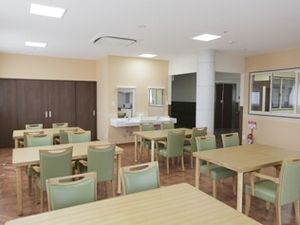 ゆとりある明るい食堂