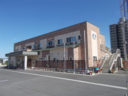 外観の落ち着いた建物