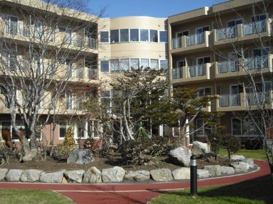 中庭のある建物外観  