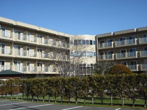 多階層のモダンな建物