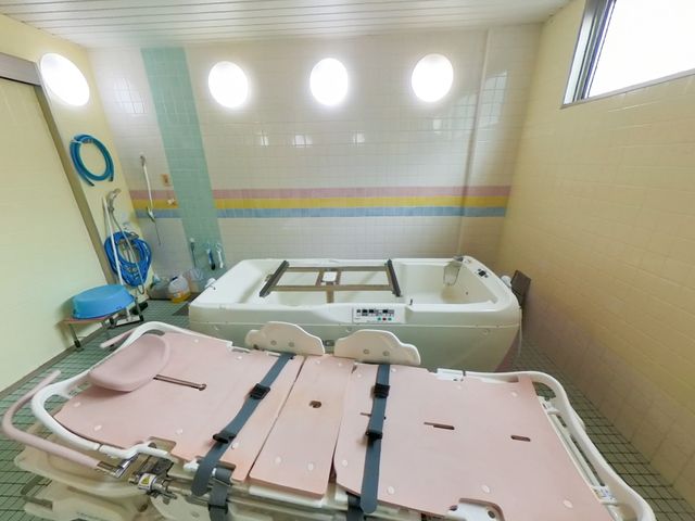 浴室のバリアフリー設計 浴室 安全に配慮された浴室です。身体の不自由な方も安心してご利用いただける設備が整っています。