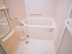 バリアフリー設計の浴室