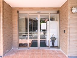 明るいエントランス