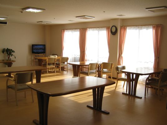 日差しの入る快適な食堂