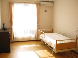 明るい居室の一角