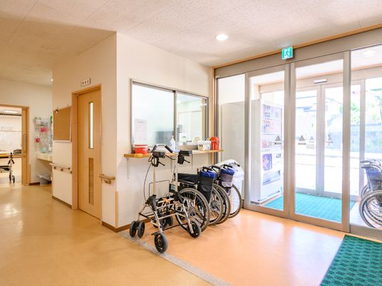 明るく広々としたエントランス