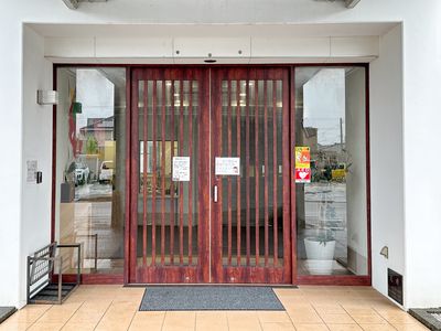 落ち着いた雰囲気のエントランス