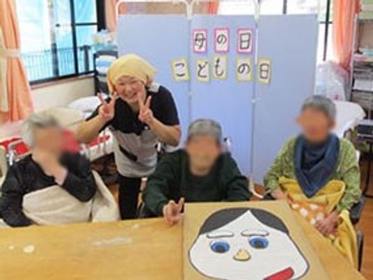 和やかな集いシーン