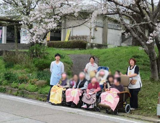花の下の集い