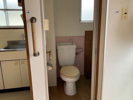 シンプルなトイレ