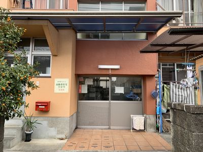 看板と入口