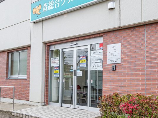 明るい玄関外観  